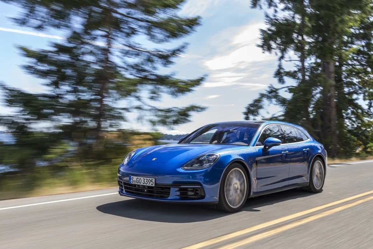 Porsche Panamera GTS Sport Turismo blu 2024 — parco auto GM Eventi